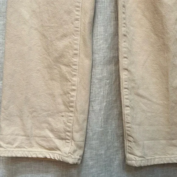 BDG High-Waisted Cowboy Jean in Cream at Urban Outfitters
BDG size 27 - Picture 14 of 16
